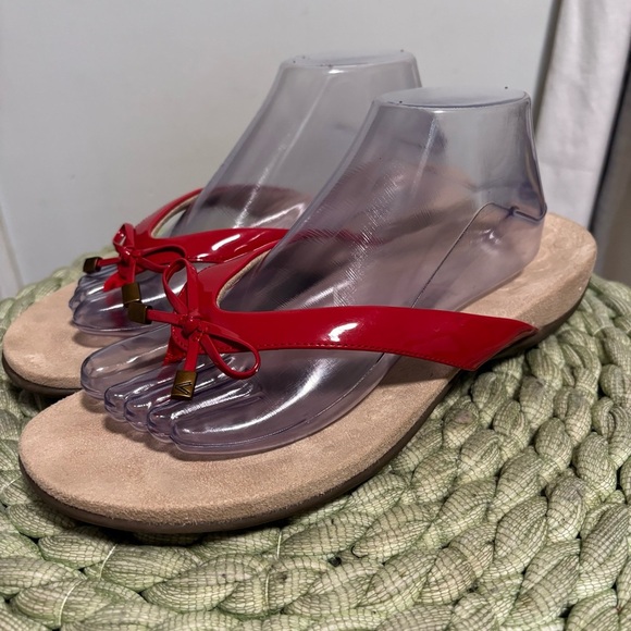 Vionic Bella Viva Magenta Red Patent Bow Thong Flip Flop Comfort Sandals - Picture 4 of 10